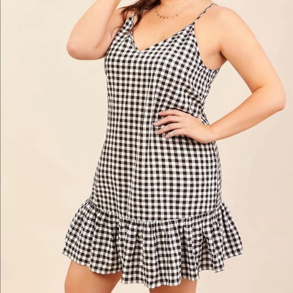 🖤🆕BEBE BLACK PLAID RUFFLE SHIFT DRESS🖤NWT🖤 - Picture 1 of 5